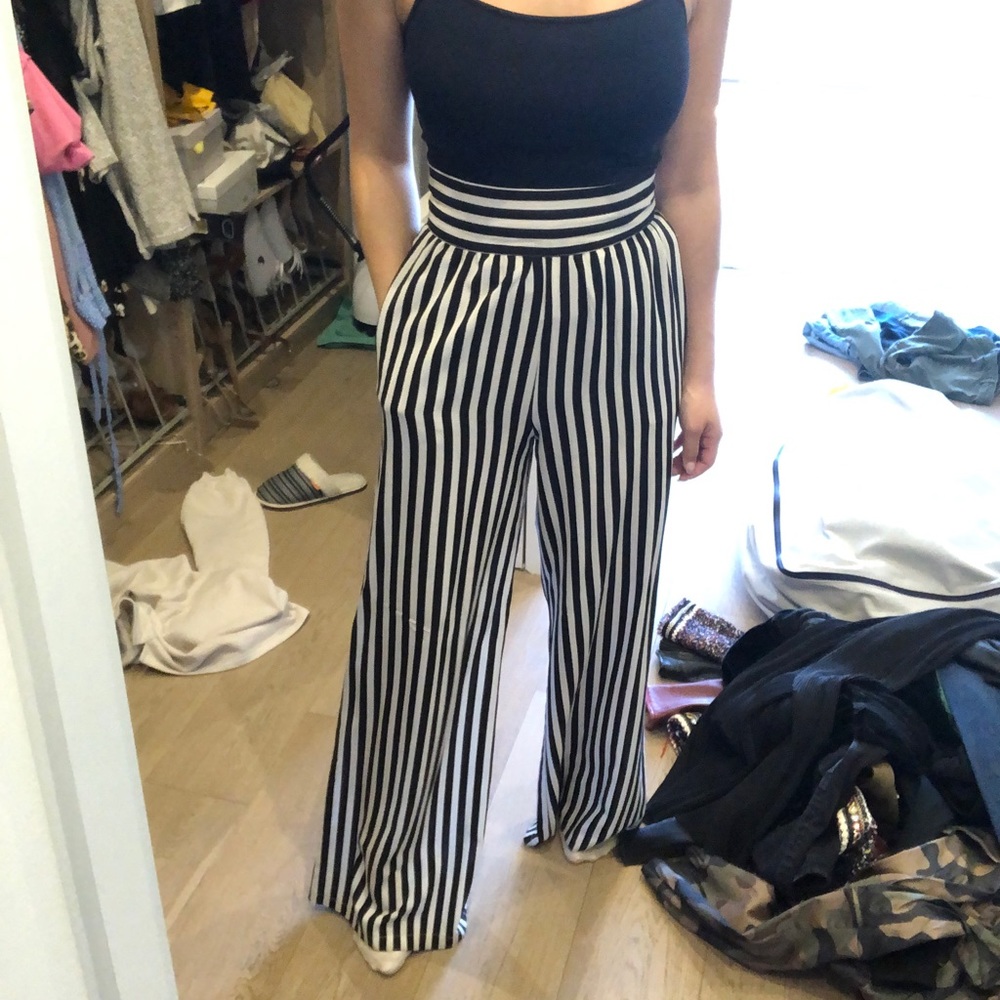 Boohoo Stripped pants size 4